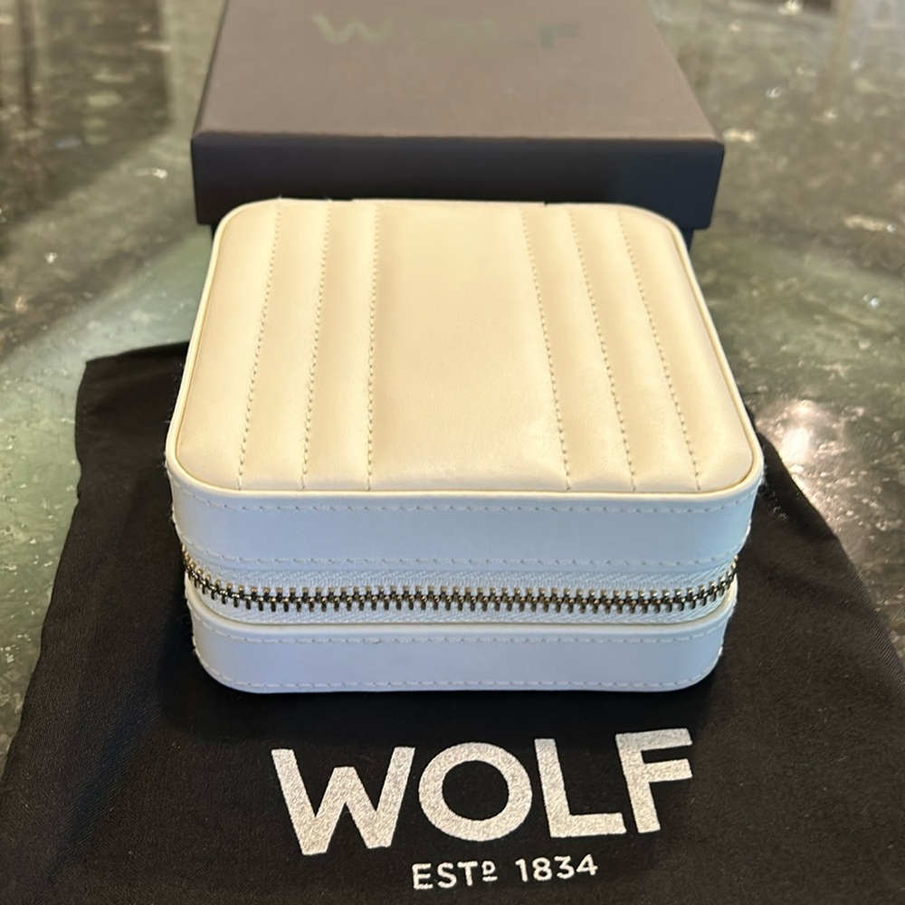 Wolf travel jewelry case